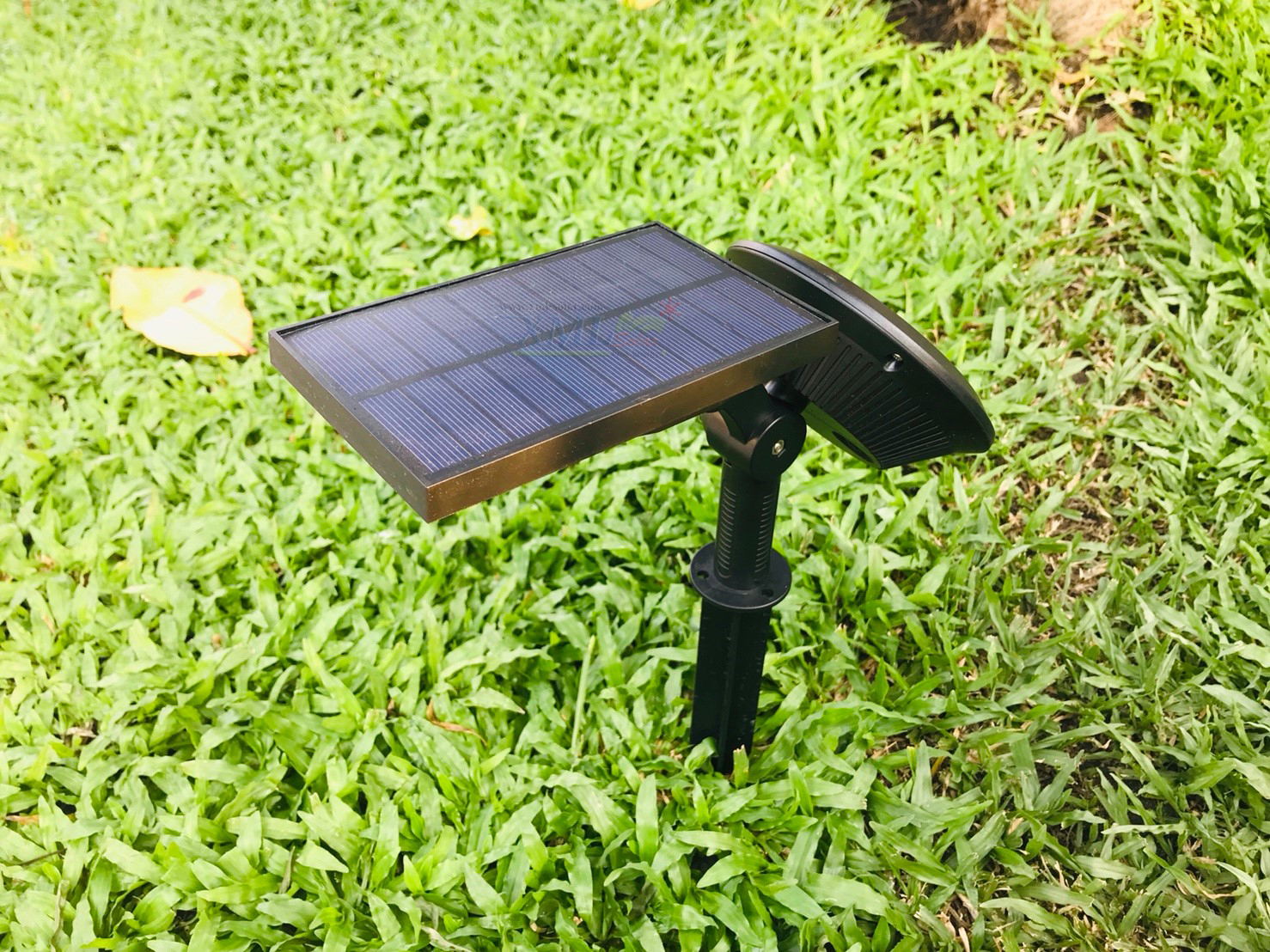 สปอร์ตไลท์ปักสนามโซล่าเซลล์ 9 LED(super bright) (เเสง : หลากสี)