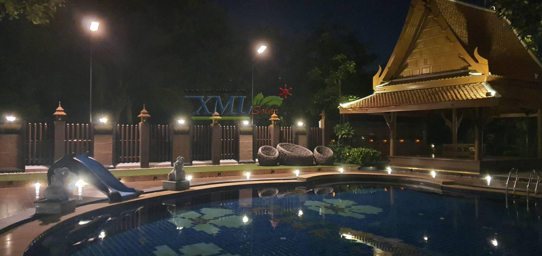 โคมไฟถนนโซล่าเซลล์ Vmax 200w. Series 2020 (แสง : เหลืองวอมไวท์)