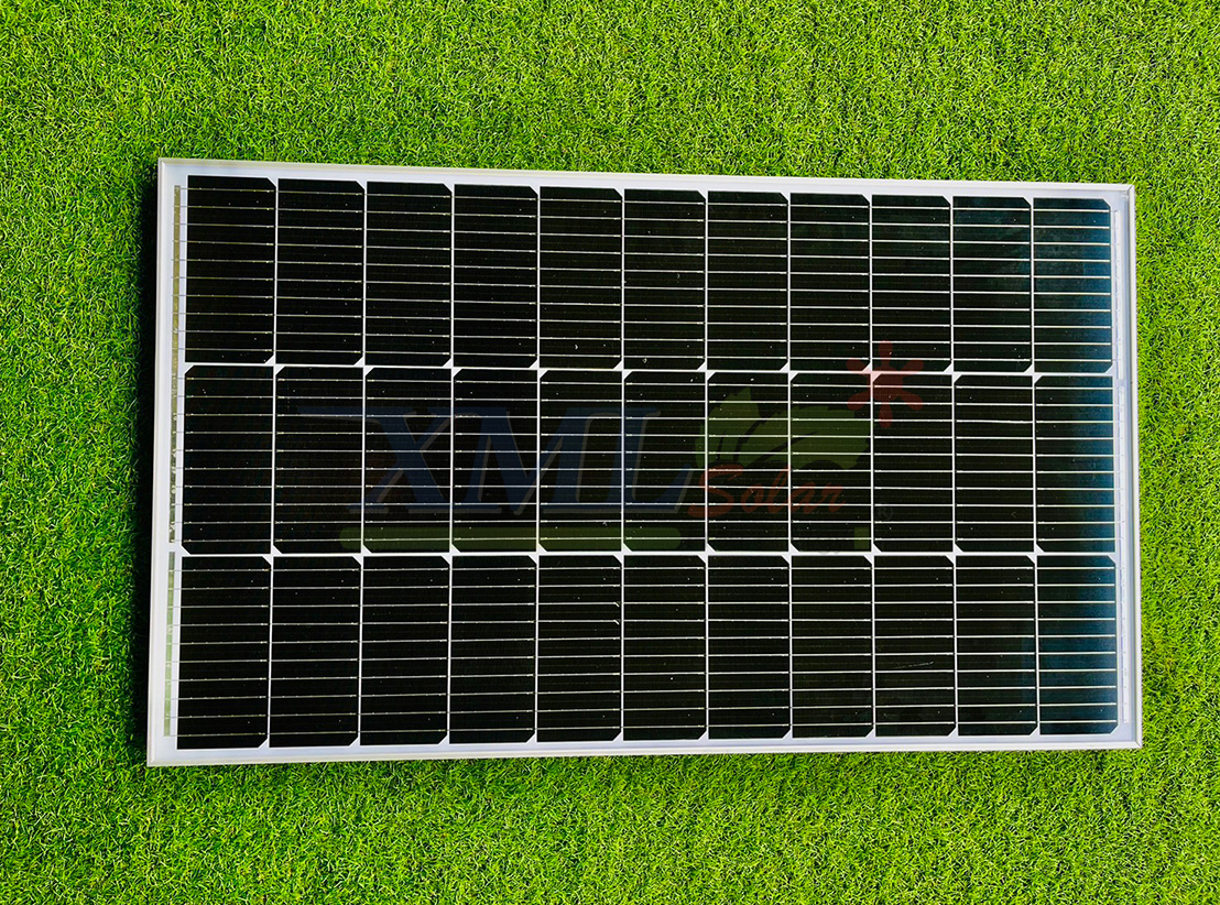 โคมไฟถนนโซล่าเซลล์อัจฉริยะ (รุ่น 4,300Lumens + แผง 60 W) (แสง : ขาว)