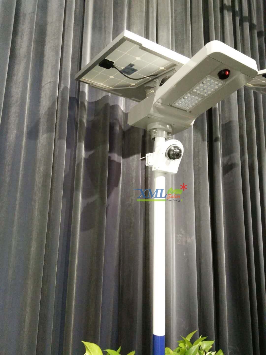 โคมไฟถนนอัจฉริยะ โซล่าเซลล์ 80 Watt Mono+ CCTV (ใช้ simcard 4G)