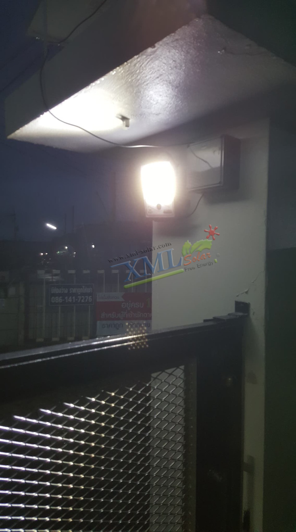 ไฟสปอตไลท์โซล่าเซลล์ 100 W. รุ่น Smart IOT With CCTV Camera (เเสง : ขาว)