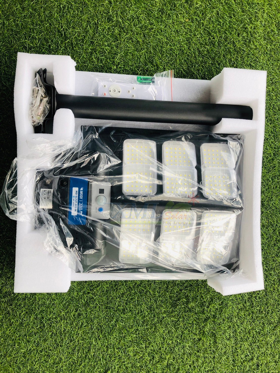 โคมไฟถนนโซล่าเซลล์ 300W รุ่น MD-SLT27-300W (แสง : ขาว)(ระบบสว่างค้าง)