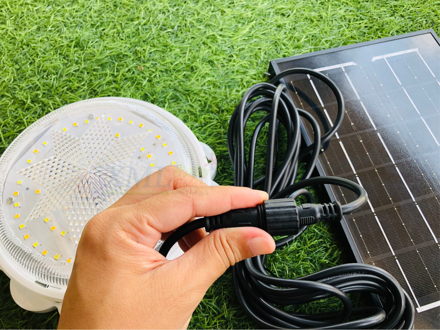 โคมไฟโซล่าเซลล์ ติดเพดาน รุ่น SCL06 (เปิดได้ 3 แสง)