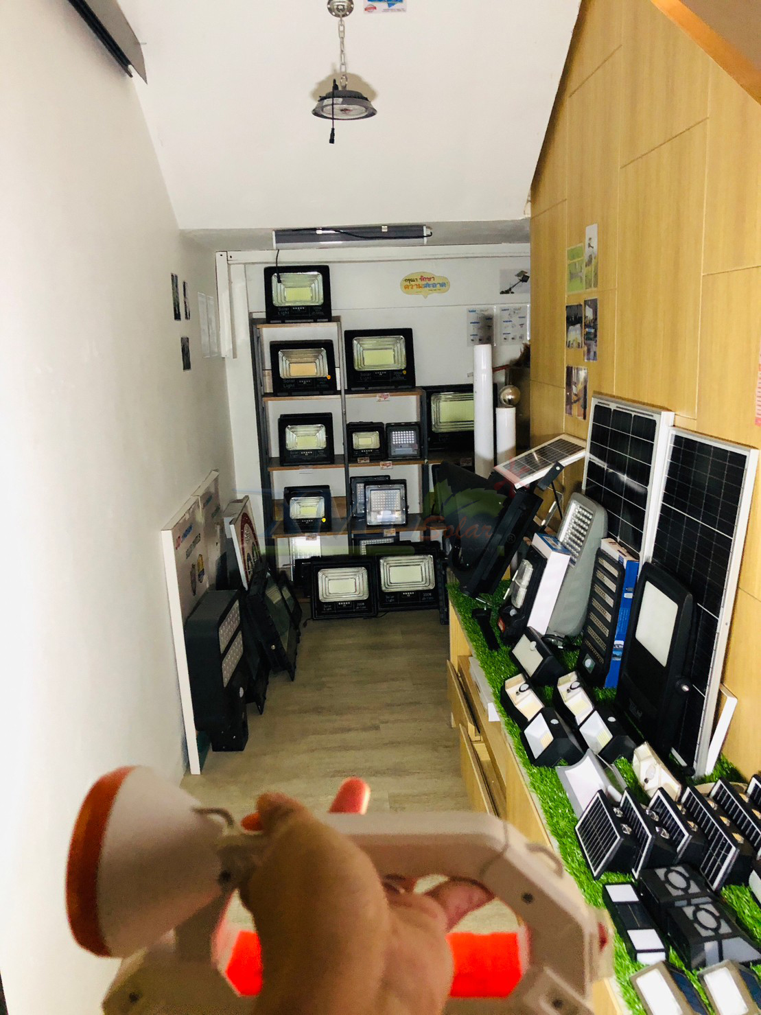 ไฟฉายพลังงานแสงอาทิตย์ อเนกประสงค์ (เปิดได้ 3 แสง + ไฟฉุกเฉิน)