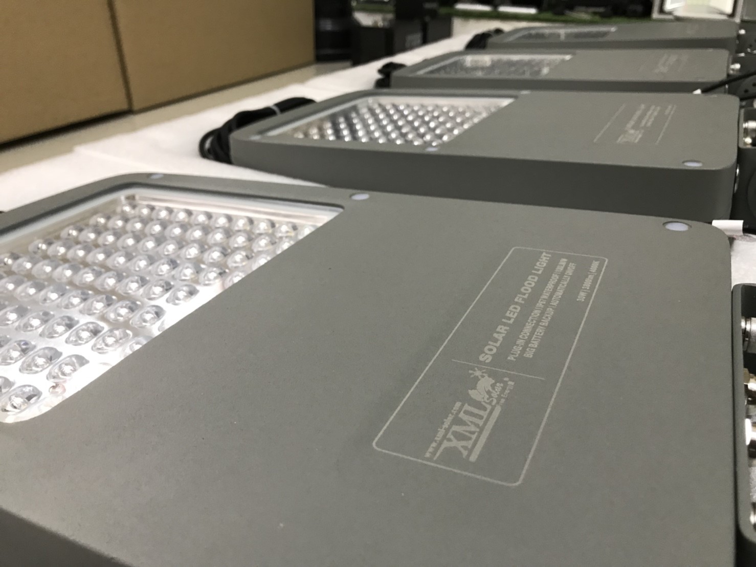 ไฟสปอตไลท์โซล่าเซลล์ 6800 Lumens. ไซต์ใหญ่ (เเสง : ขาว)