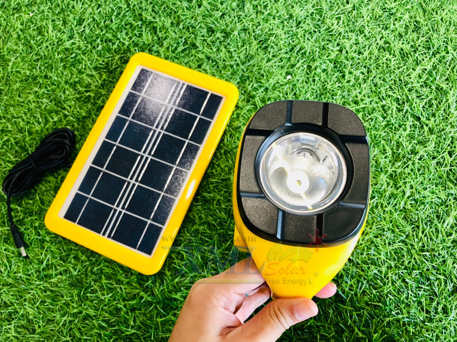 ชุดนอนนาโซล่าเซลล์ (สีเหลือง) พร้อมวิทยุ ขนาดพกพา 8,000 mAh