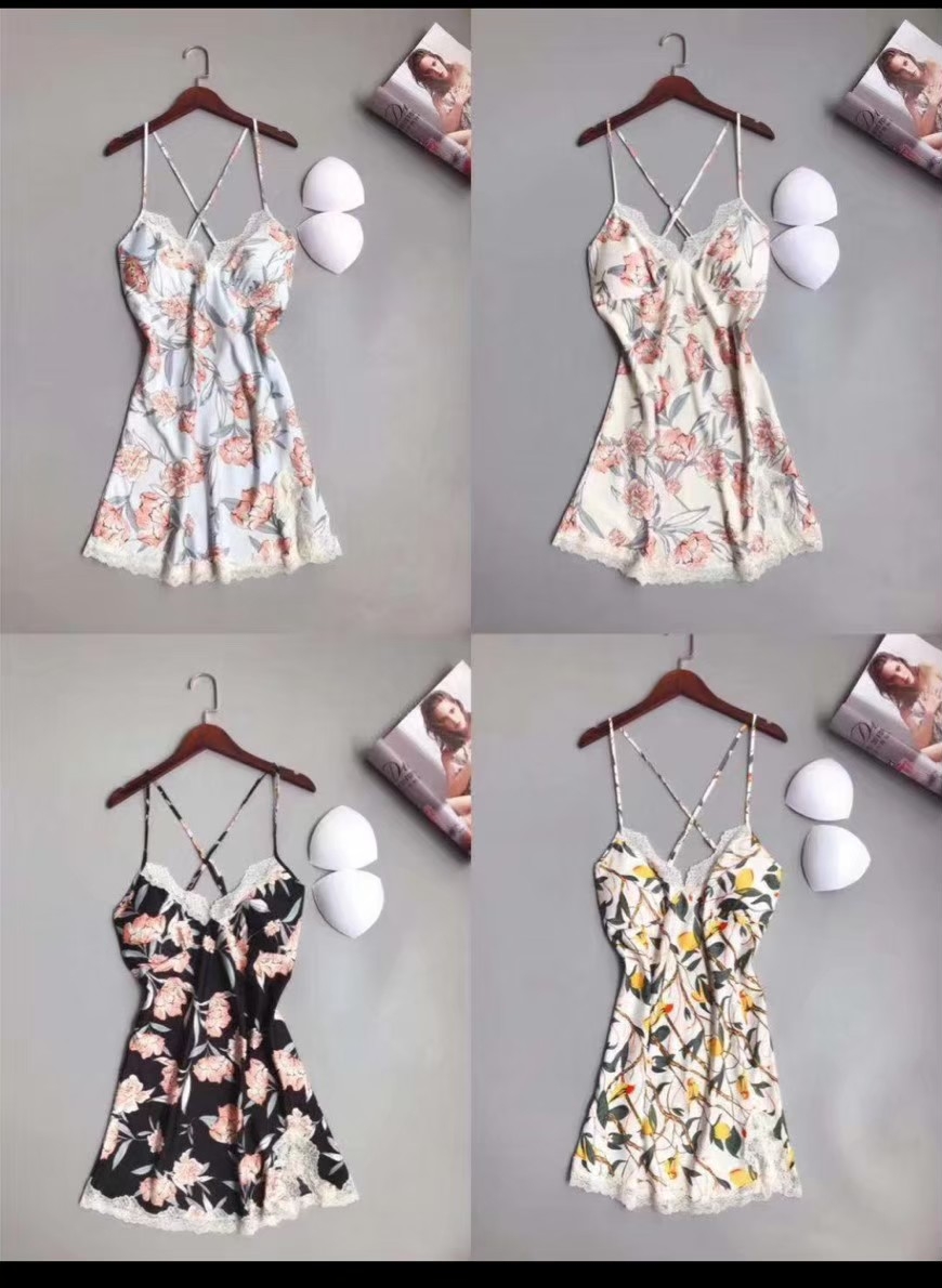 ชุดนอนสายเดี่ยวผ้าซิลค์ซาติน คอวีแต่งลูกไม้เนื้อนิ่มใส่สบายไม่คัน มีฟองน้ำถอดออกได้ฟรีไซส์ มี 3 สี ดำ ขาว เขียว ราคาส่ง 3 ชิ้น คละแบบได้ชุดละ 290 บาท