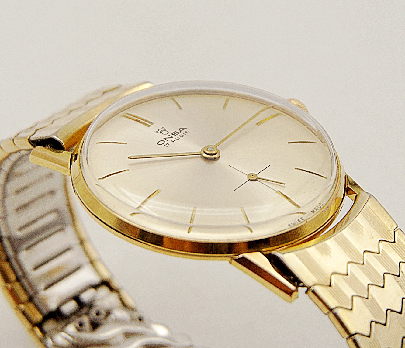 นาฬิกาเก่า ONSA ไขลานสองเข็มครึ่ง