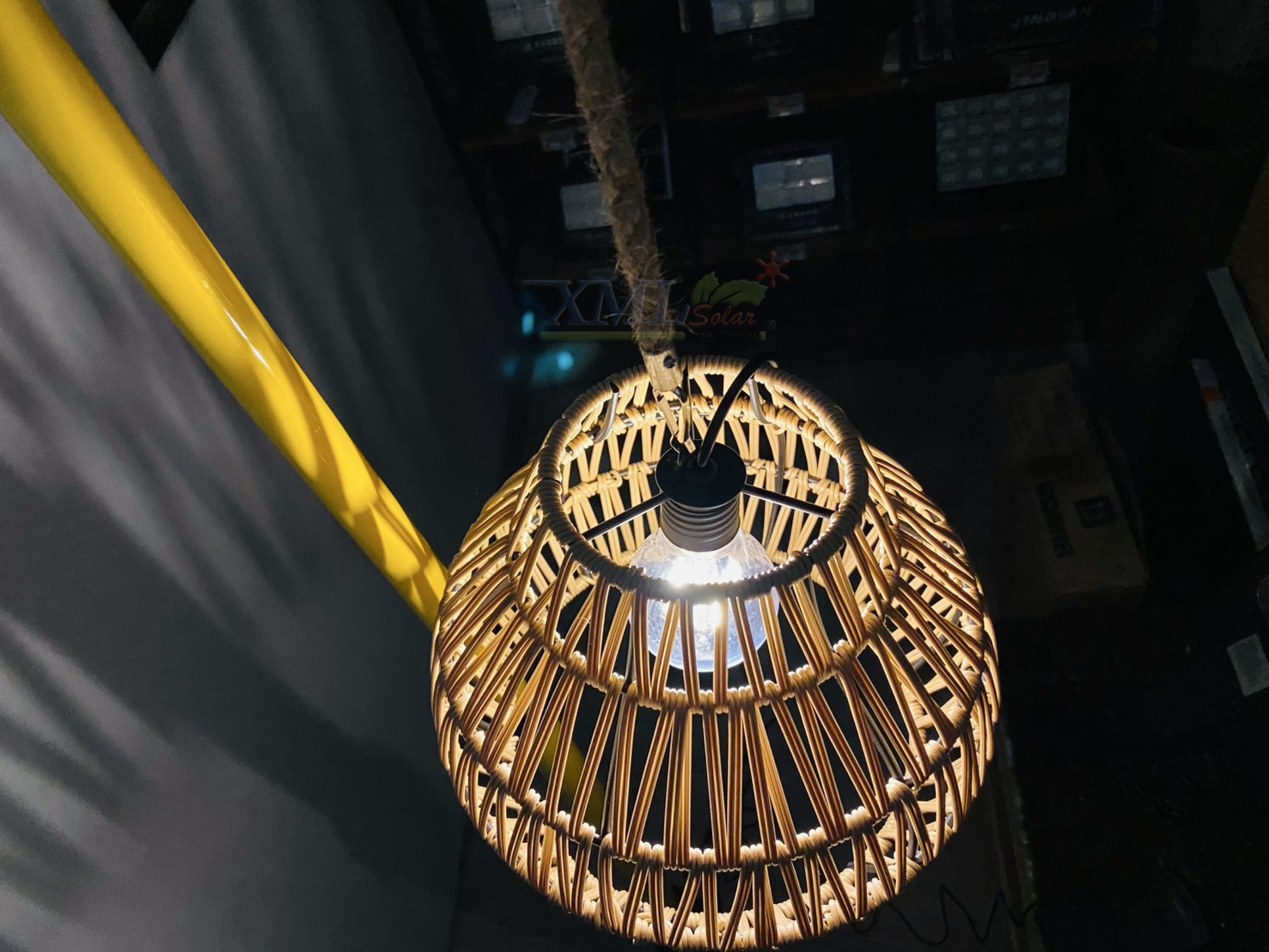 โคมไฟแขวน โซล่าเซลล์ รุ่น MD-S3008 (แสง : เหลืองวอมไวท์)