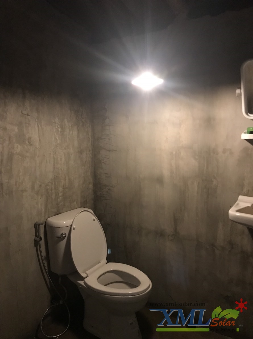 โคมไฟโซล่าเซลล์ ติดเพดาน รุ่นโคมวินเทจ สีดำ (แสง เหลืองวอมไวท์)