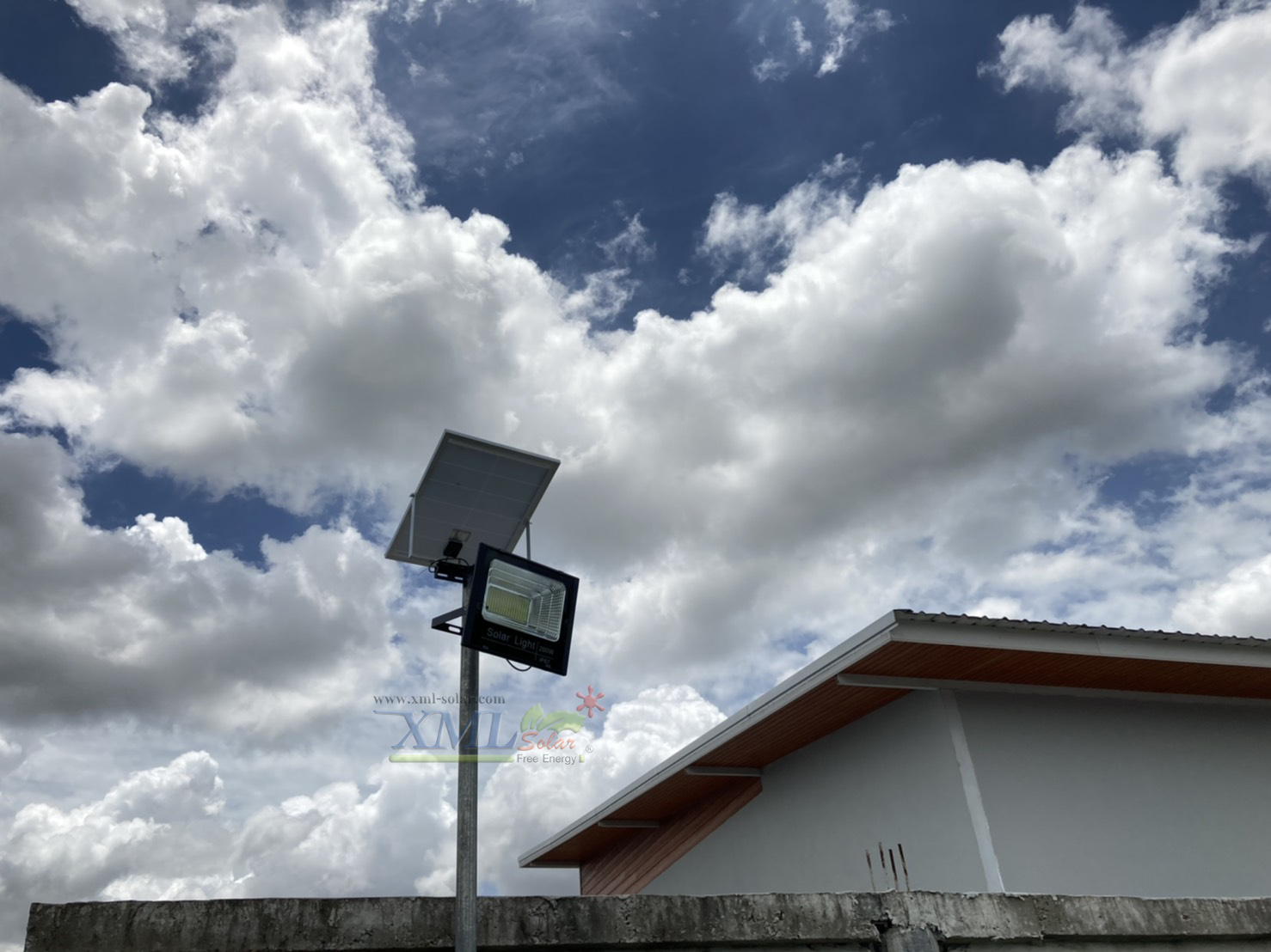 สปอร์ตไลท์โซล่าเซลล์ 200 W. รุ่นใหม่ JD8200L (แสง : ขาว)