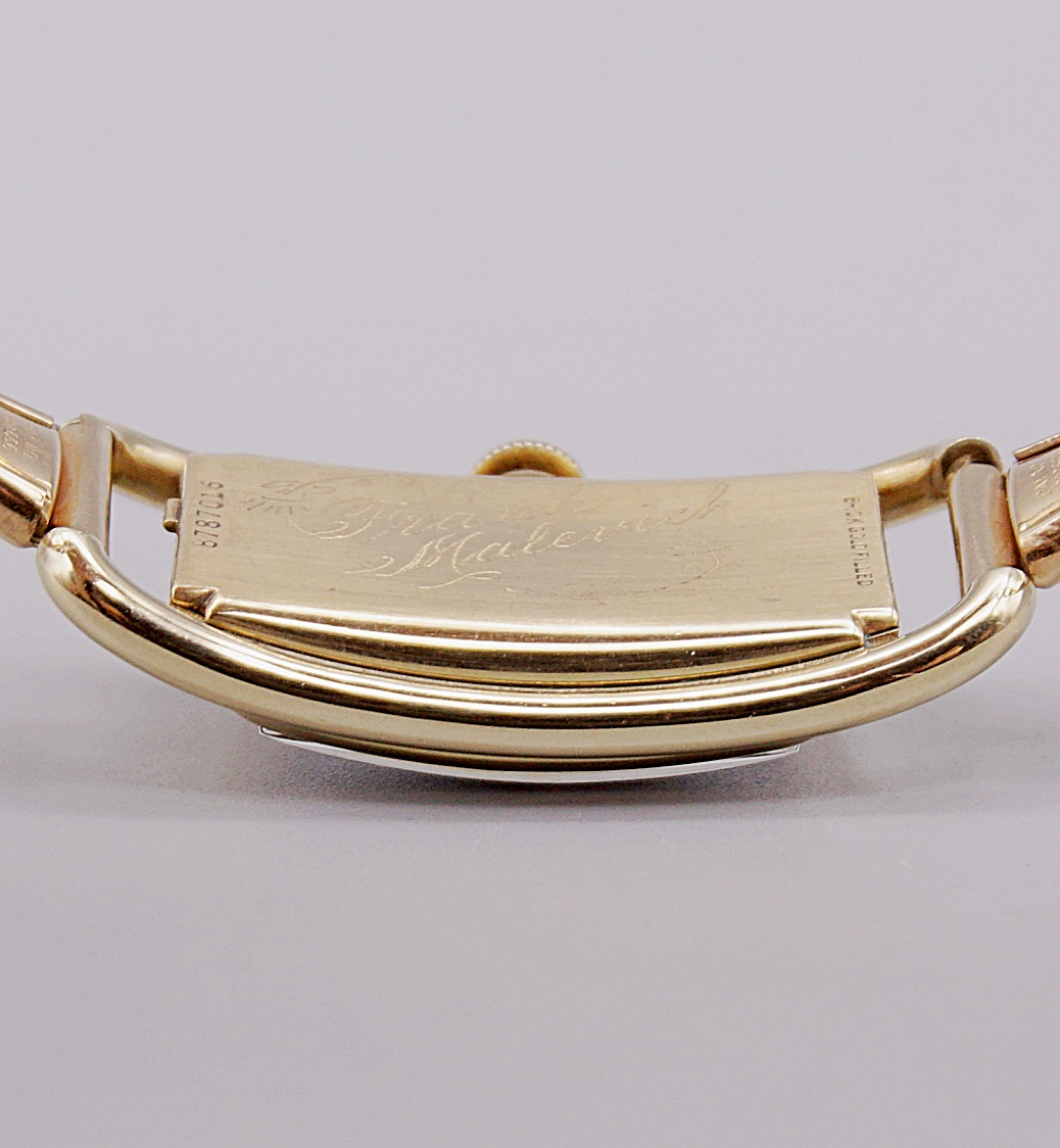 นาฬิกาเก่า BULOVA ไขลานสองเข็มครึ่ง พร้อมกล่อง