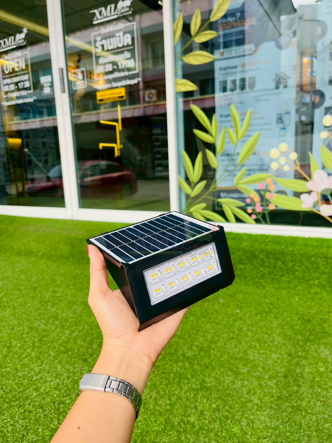 ไฟผนังโซล่าเซลล์ ทรงสามเหลี่ยม รุ่น LSXML-245