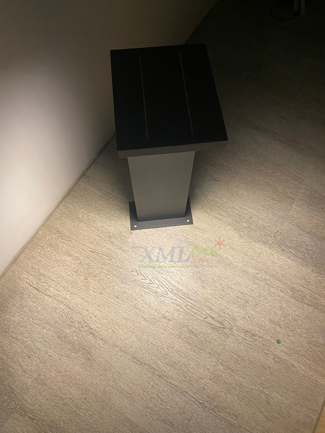 ไฟตั้งพื้นโซล่าเซลล์ ทรงงอ (แสง : เหลืองวอมไวท์)