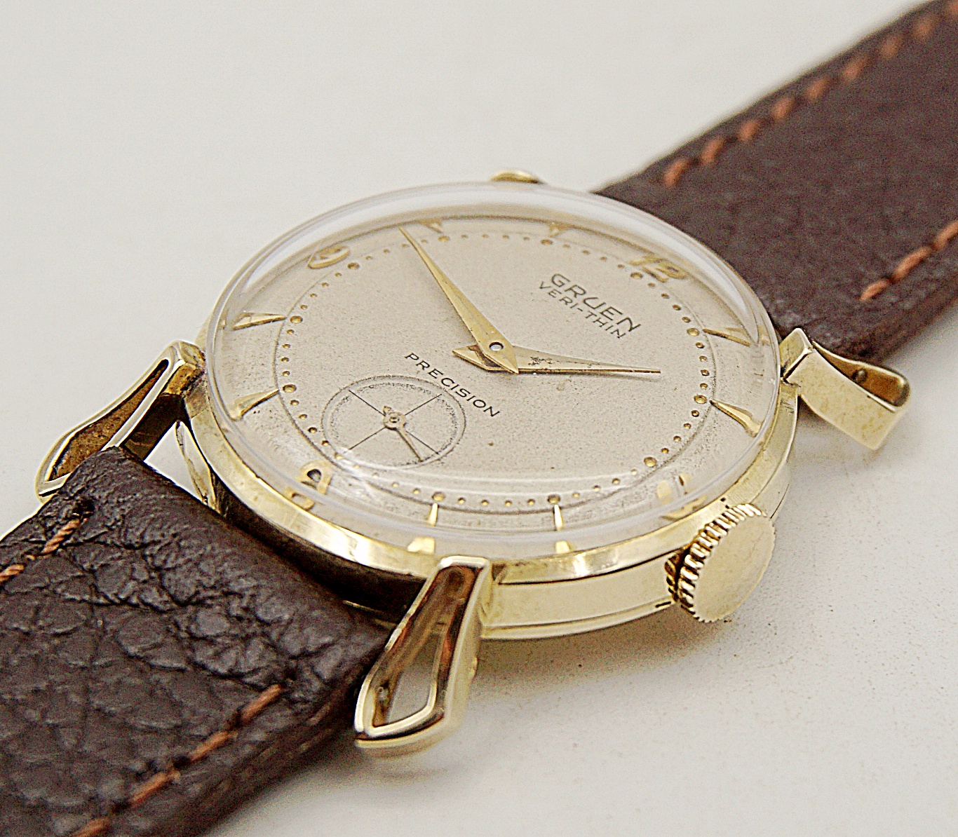 นาฬิกาเก่า GRUEN ไขลานสองเข็มครึ่ง (ตัวเรือนทอง 14K)