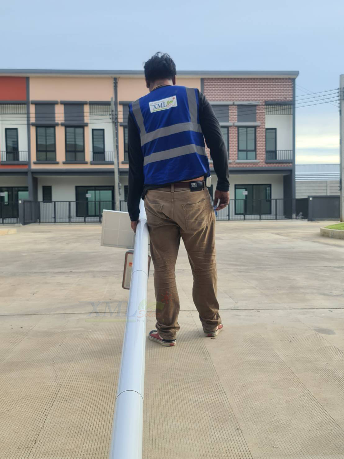 โคมไฟถนนโซล่าเซลล์ 400W รุ่น MD-SLT30-400W (แสง : ขาว)