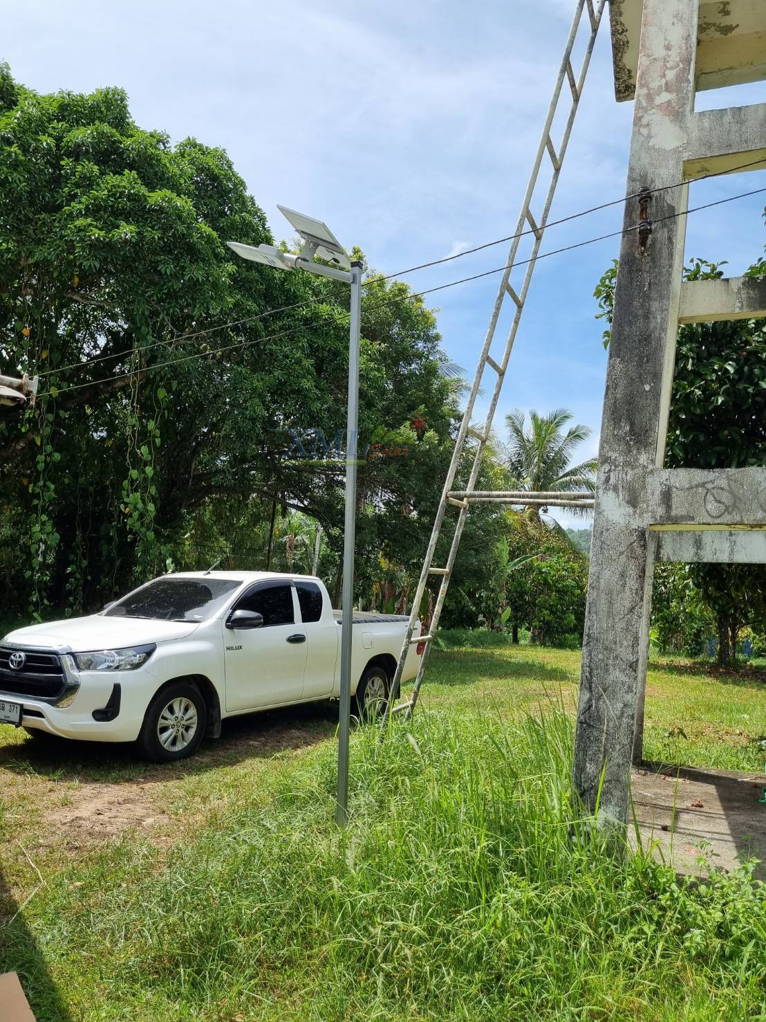 โคมไฟถนนโซล่าเซลล์ 400W รุ่น MD-SLT30-400W (แสง : ขาว)