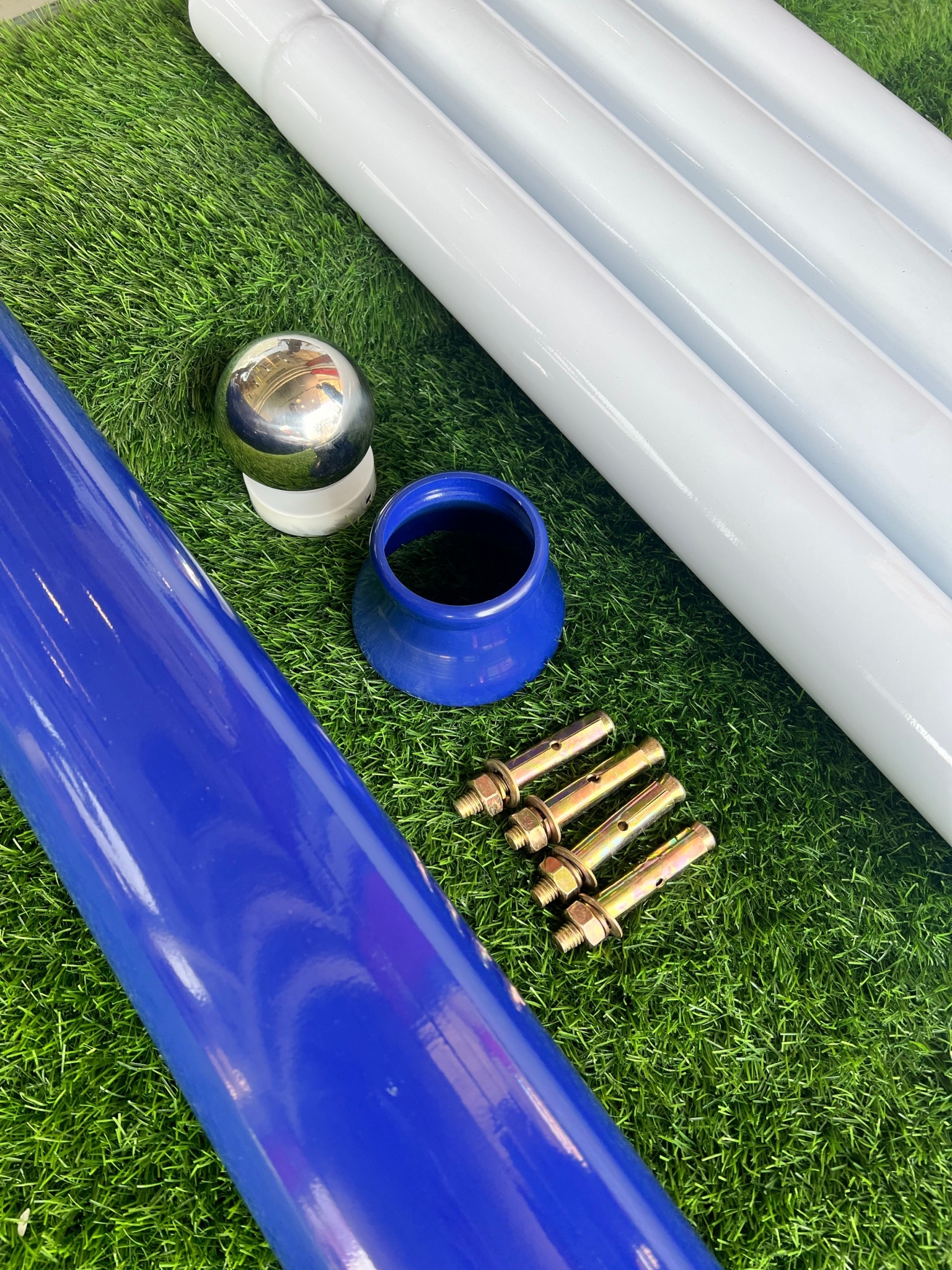 เสาไฟสนาม เหล็กพ่นสีขาว ฐานสีน้ำเงิน สูง 6 เมตร (ปลาย 3 นิ้ว)