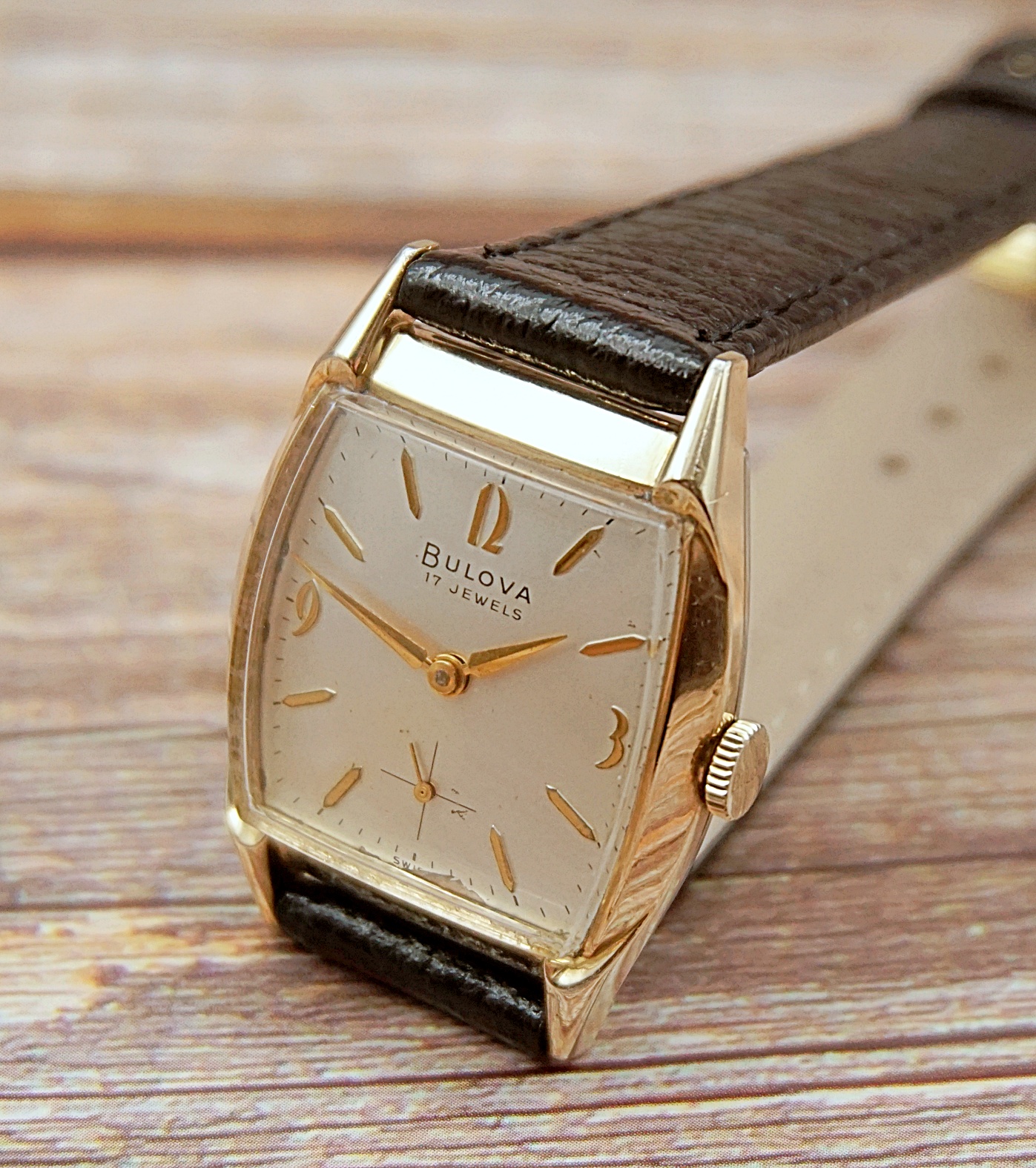 นาฬิกาเก่า BULOVA ไขลานสองเข็มครึ่ง