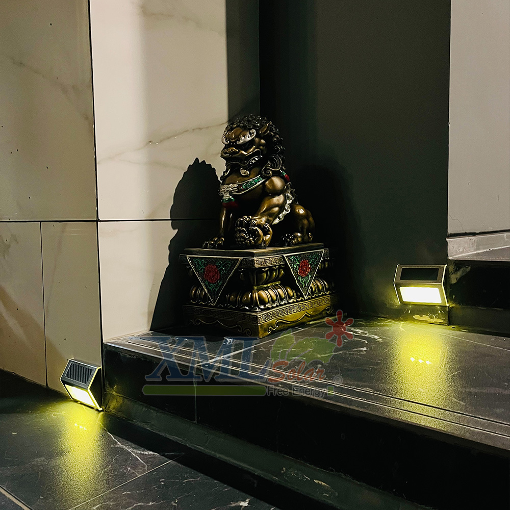 ไฟโซล่าเซลล์ติดบันได 3 LED V.2 (แสง : เหลืองวอมไวท์)