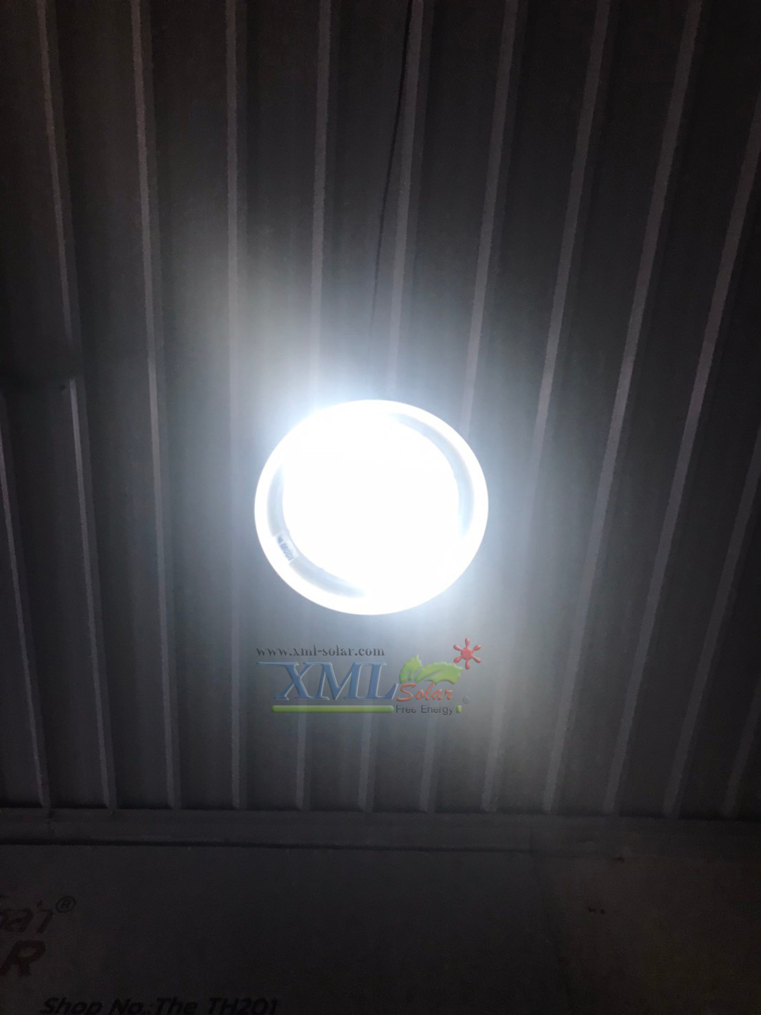 โคมไฟโซล่าเซลล์ ทรง Highbay รุ่นใหญ่ 300W. แบรนด์ Modi * XML-Solar (แสง : ขาว)