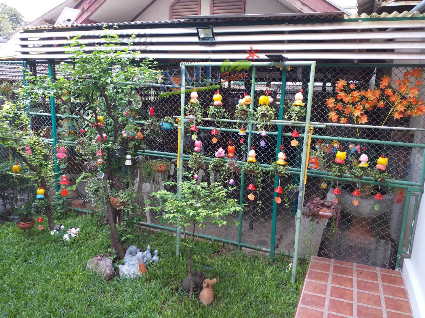 ไฟสปอตไลท์โซล่าเซลล์ 50 Watt กล่องสีน้ำตาล (เปิดได้ 3 แสง)