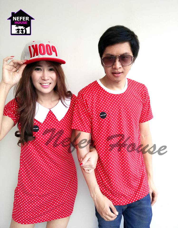 เสื้อคู่รักผ้ายืดสีแดงลายจุดขาวแต่งดีเทลปกขาว