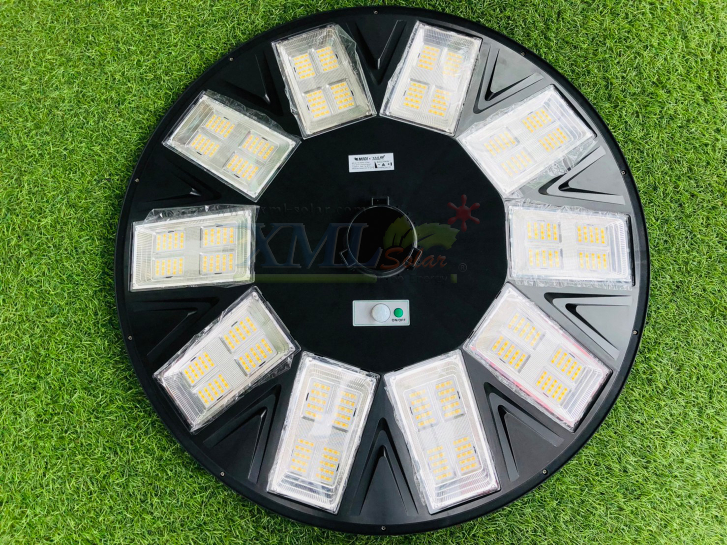 โคมไฟโซล่าเซลล์ UFO ทรงกลม (ขนาดใหญ่สุด 75 ซม.) (เปิดได้ 3 แสง) รุ่น MD-SLT38-500W