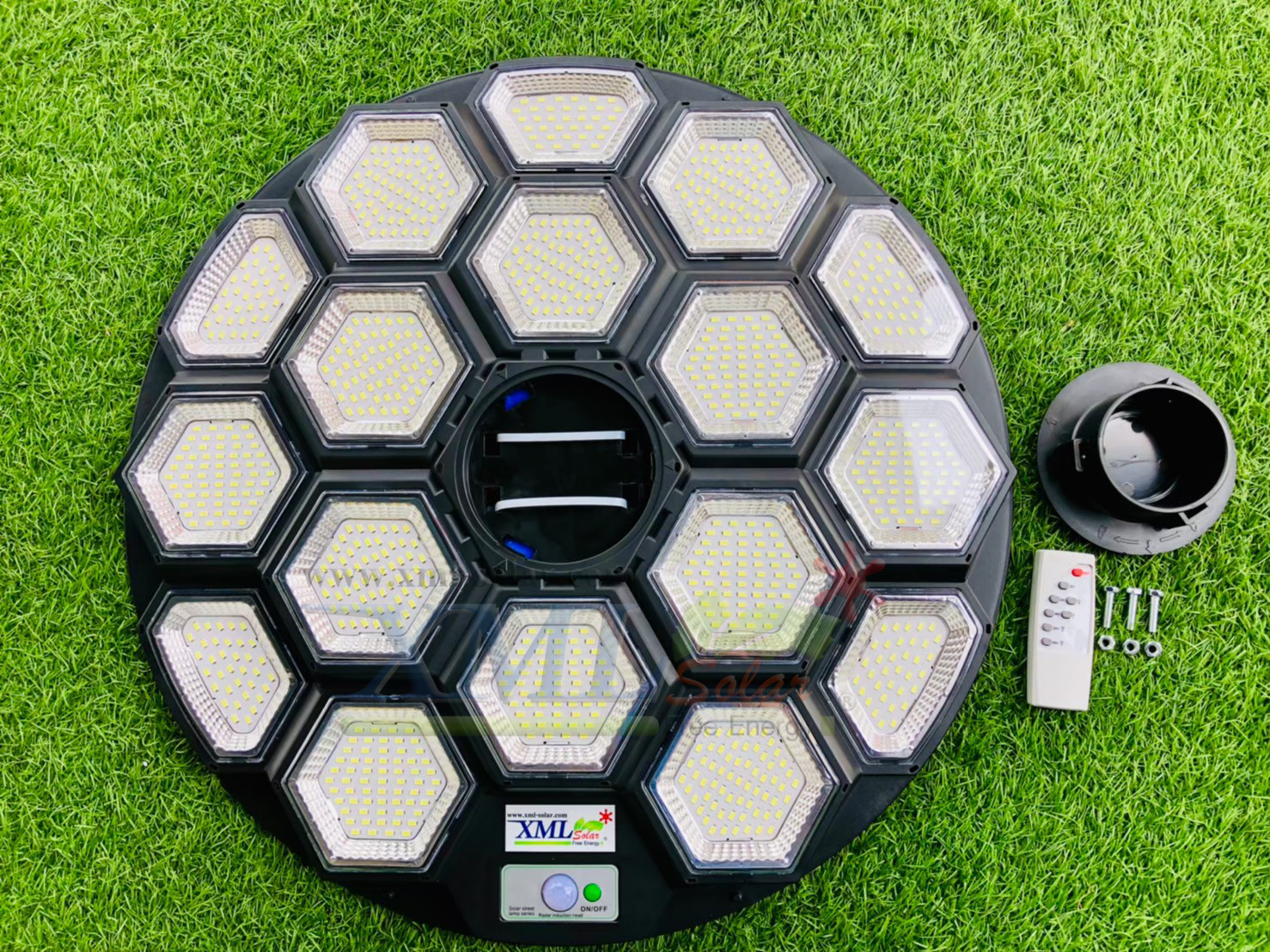 โคมไฟโซล่าเซลล์ UFO ทรงกลม รุ่นทรงรังผึ้ง (เปิดได้ 3 แสง)