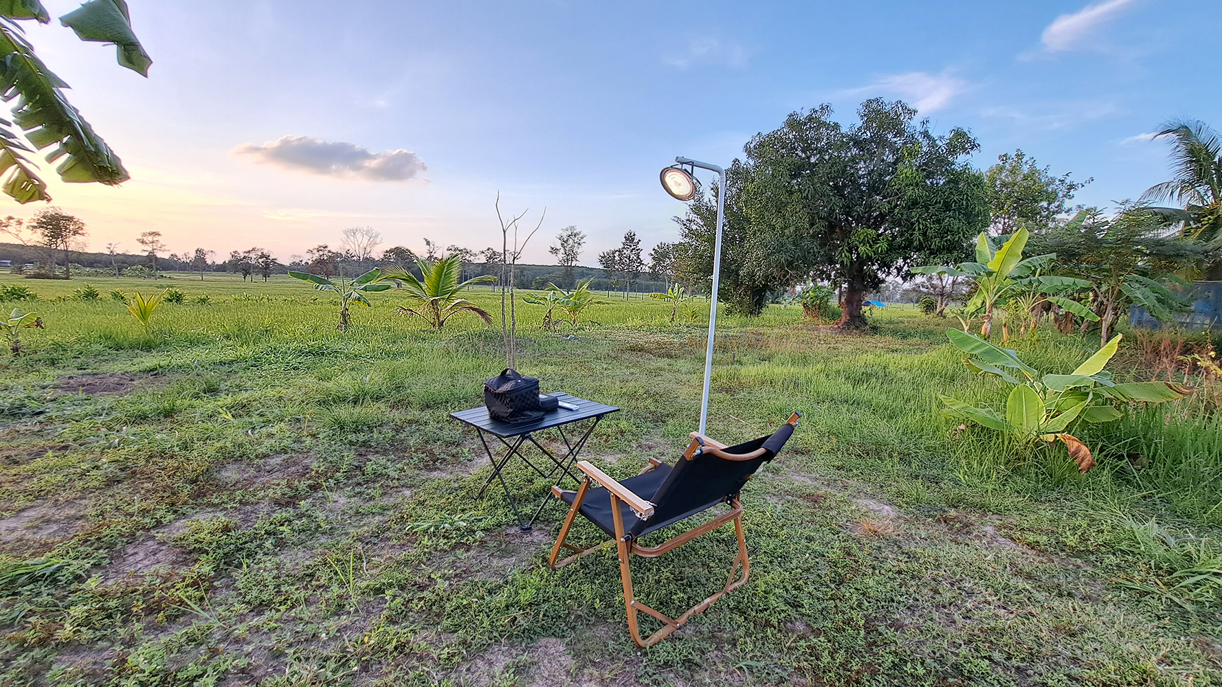 โคมไฟโซล่าเซลล์ ทรง Highbay รุ่น100W/200W/300W/400W. แบรนด์ Modi * XML-Solar (เปิดได้ 3 แสง)