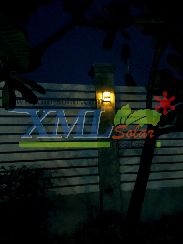 โคมไฟโซล่าเซลล์ ติดผนัง 2 LED ทรง ญี่ปุ่น (เเสง : เหลืองวอมไวท์)