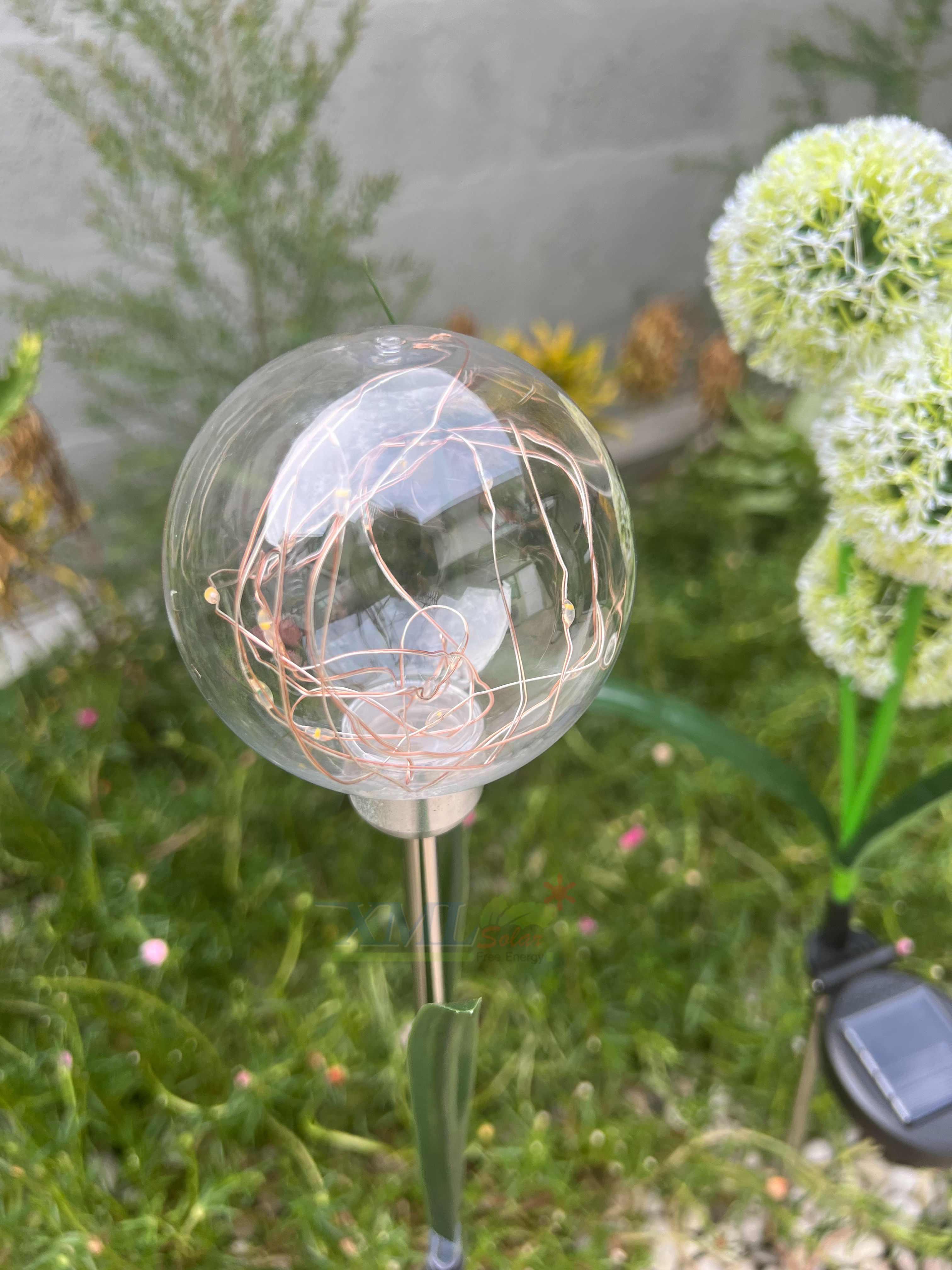 ไฟปักสนามโซล่าเซลล์ ทรงบอลกลม (แสง : เหลืองวอมไวท์)(1 แถม 1)