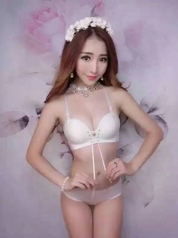 บราทริปเปิ้ลมิกซ์ ด้านหลังถอดเปลี่ยนสายได้หลายแบบ ทั้งสายใส สายทึบ สายไขว้ มี 3 สี ขาว ดำ เนื้อ size 32,34,36,38 ราคาส่ง 3 ชิ้นคละแบบได้ ตัวละ 300 บาท