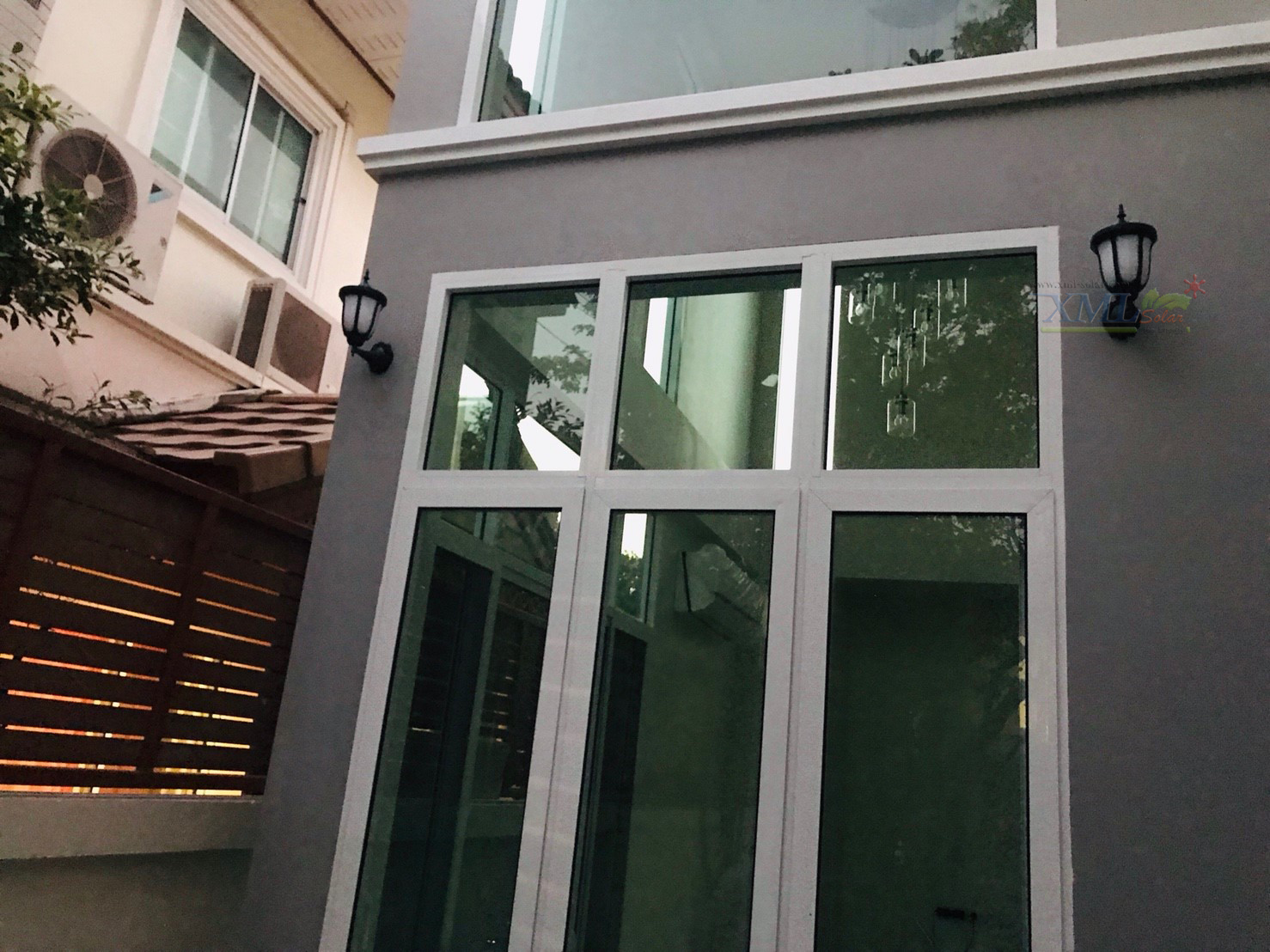 โคมไฟกิ่งโซล่าเซลล์ ทรง Modern (เเสง : เปลวไฟเหลืองวอมไวท์) 1 แถม 1