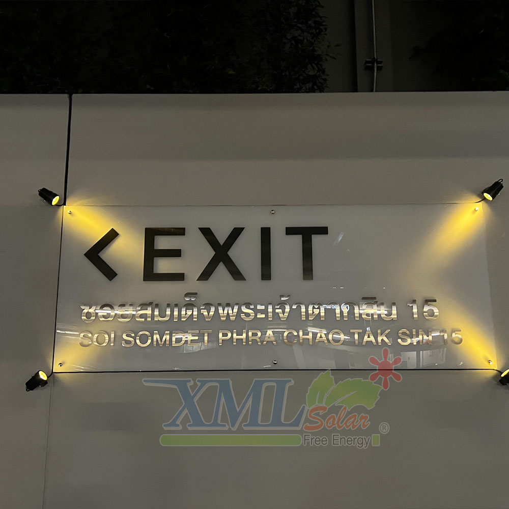สปอร์ตไลท์ปักสนามโซล่าเซลล์ DC-11S รุ่น 4 หัว สาย 3 เมตร (หัวเล็ก)(แสง : เหลืองวอมไวท์)