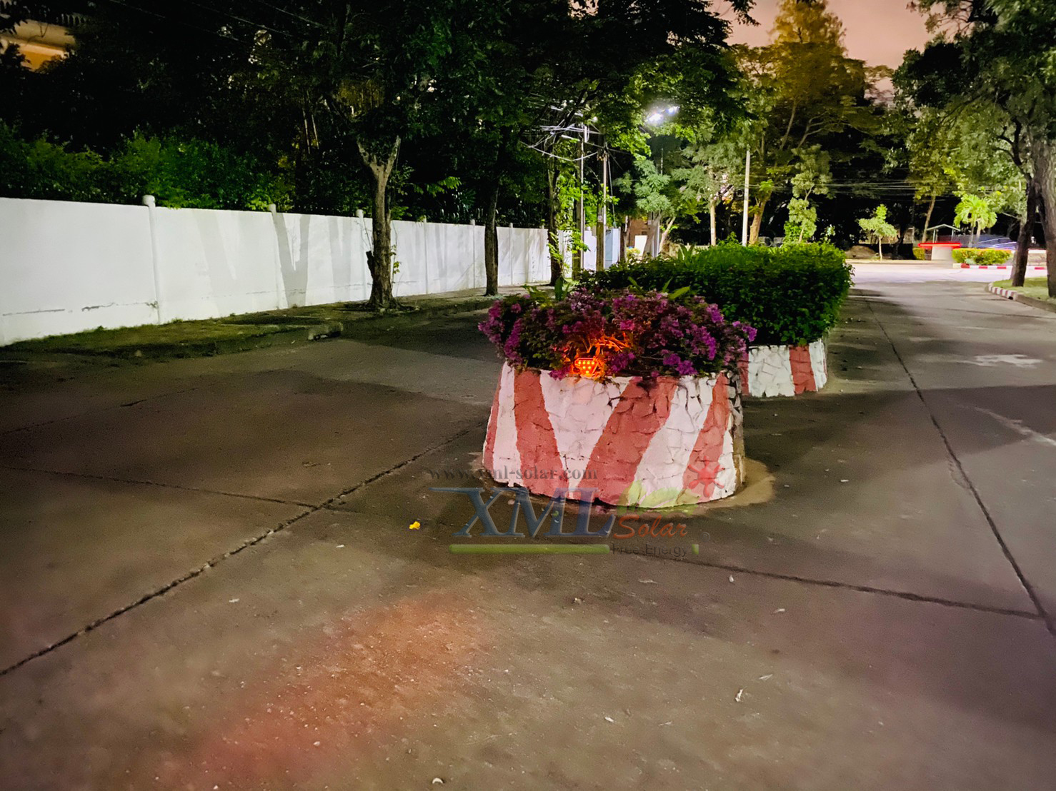 ไฟกระพริบเตือนทางเเยก ขอบทางโซล่าเซลล์ 7 LED สีแดง (แสง:เหลืองกระพริบ)