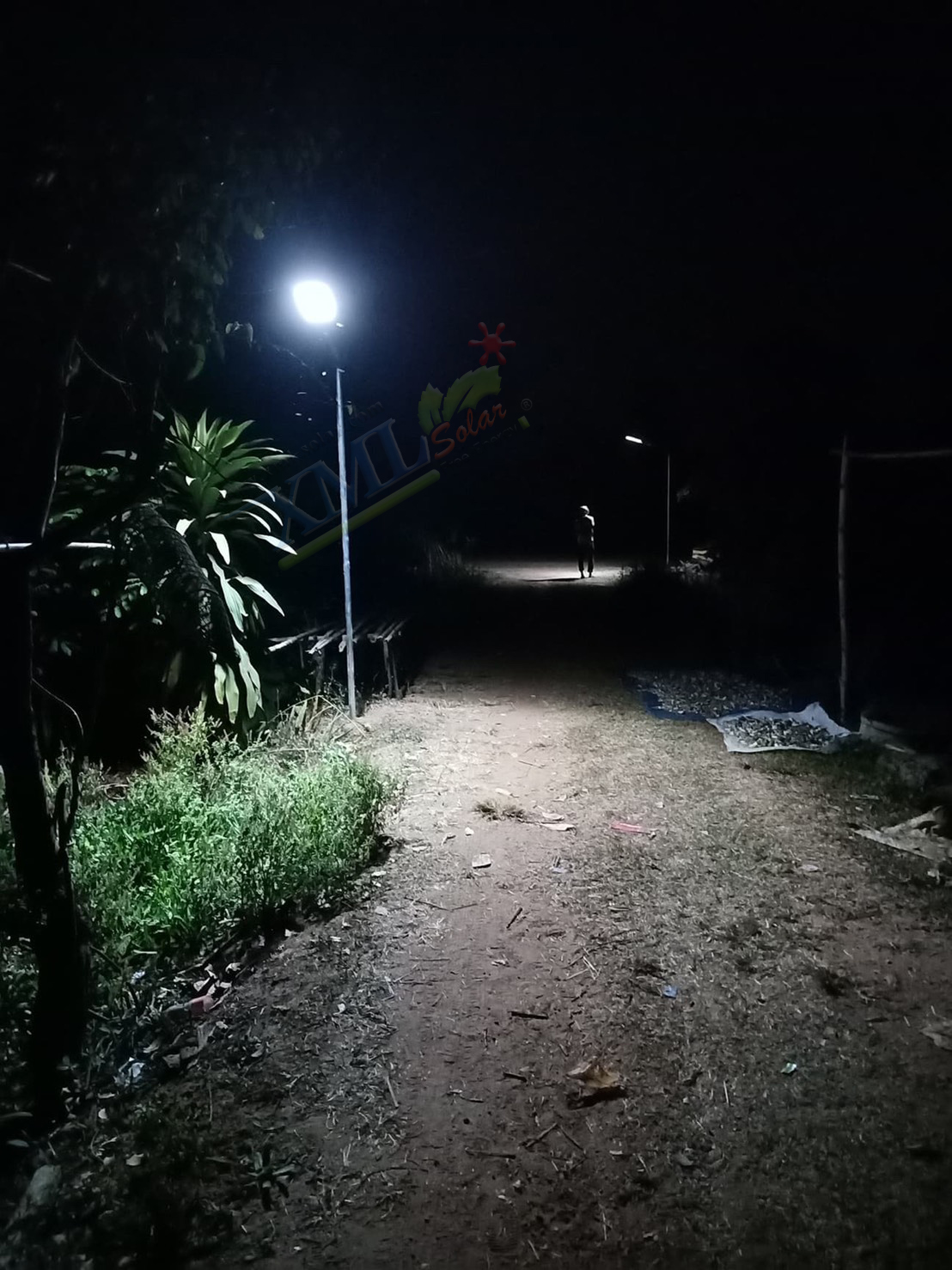 โคมไฟถนนโซล่าเซลล์ XML-Solar 200W (แสง : ขาว)(สว่างค้าง)