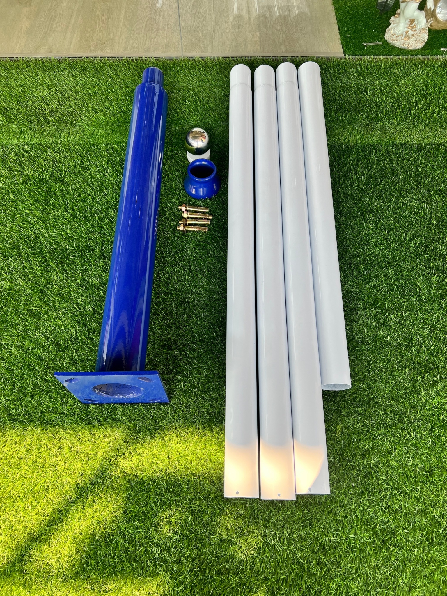 เสาไฟสนาม เหล็กพ่นสีขาว ฐานสีน้ำเงิน สูง 6 เมตร (ปลาย 3 นิ้ว)