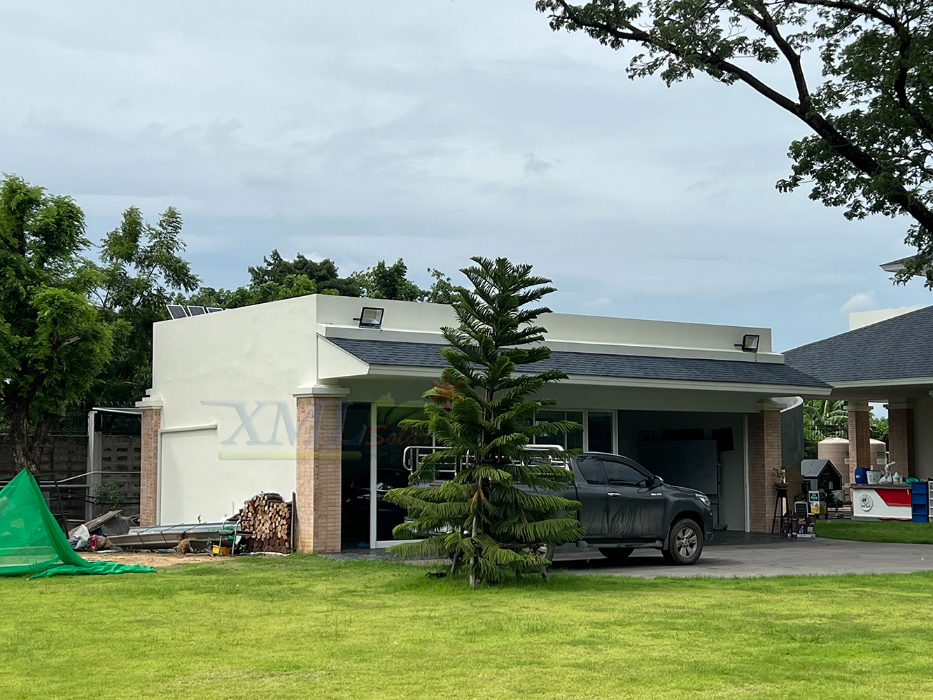 ไฟสปอตไลท์โซล่าเซลล์ 1000 Watt กล่องสีน้ำตาล (เปิดได้ 3 แสง)