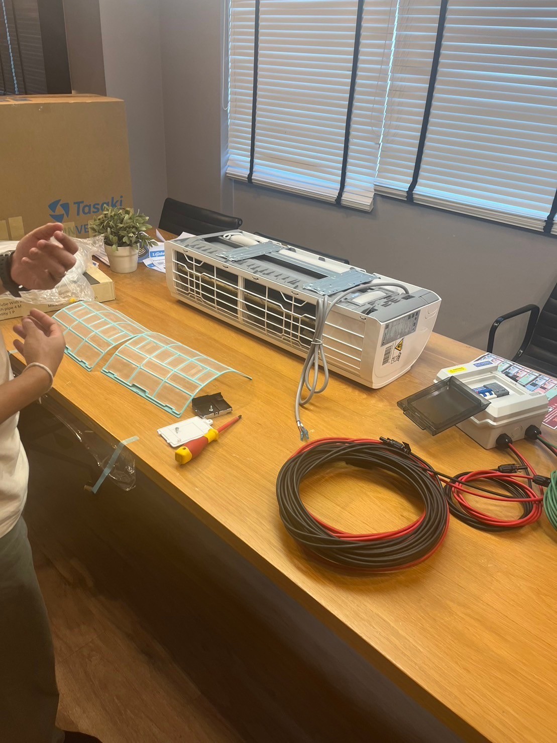 ชุดแอร์โซล่าเซลล์ TASAKI 25,000 BTU