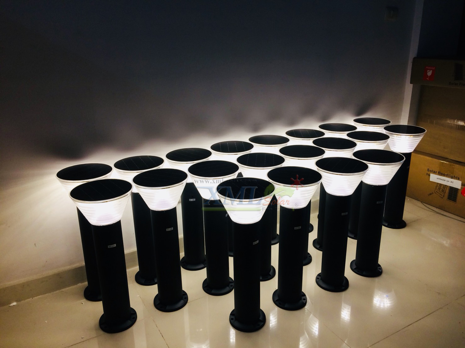 ไฟตั้งพื้น Luxury design ทรงกรวย สีดำ (60 ซม.) (แสง : เหลืองวอมไวท์)