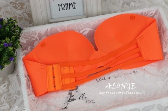 บราสายไขว้ งานไร้ตะเข็บ เสริมหนา ใส่แล้วอกสวย สายด้านหลังใส่ได้หลายแบบ มี Size 32,34,36,38 สีส้ม ราคาส่ง 3 ชิ้น คละแบบได้ ราคาตัวละ 300 บาท