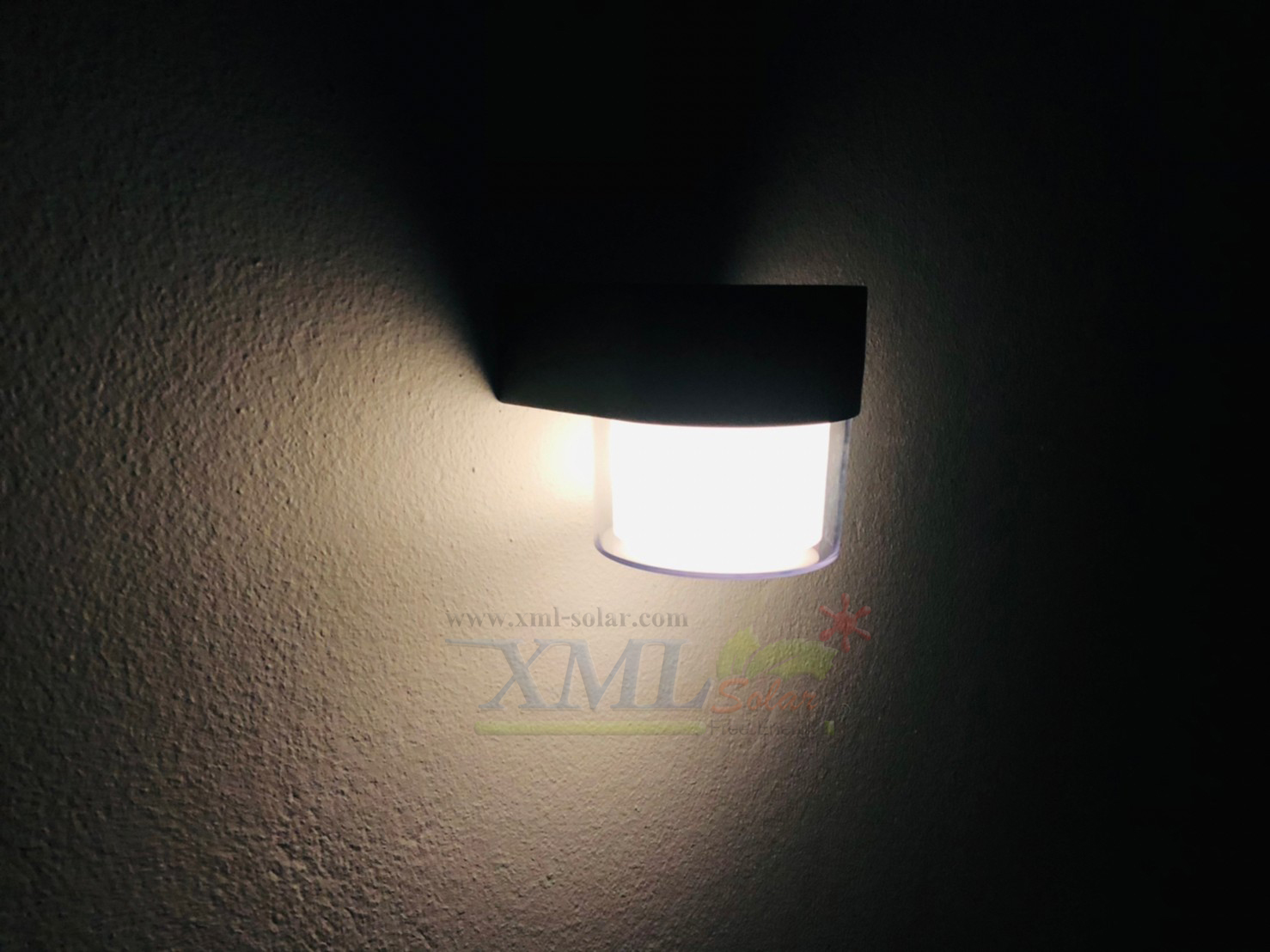 โคมไฟโซล่าเซลล์ ติดผนัง สไตล์มินิมอล รุ่น ทรงกลม (เปิดได้ 2 แสง)