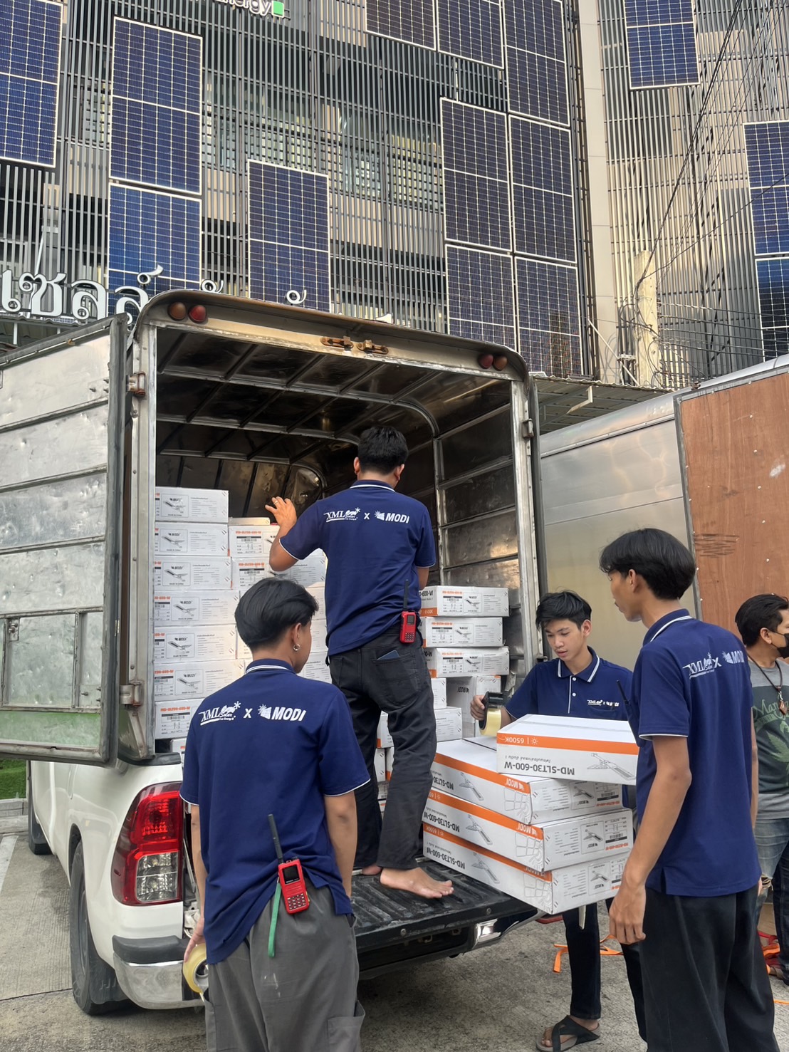 โคมไฟถนนโซล่าเซลล์ 600W รุ่น MD-SLT30-600W (แสง : ขาว)