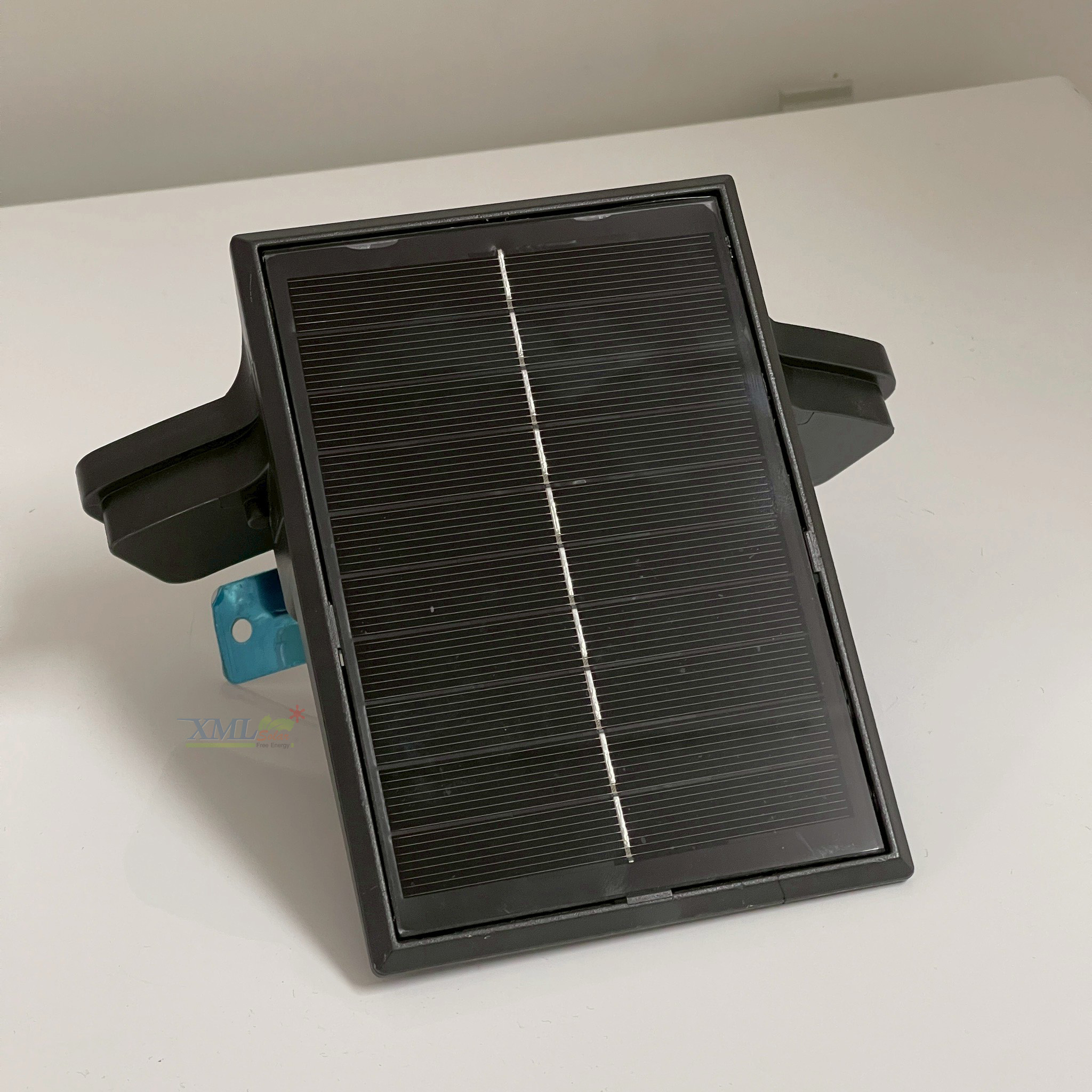 ไฟโซล่าเซลล์ติดหลังคาเก๋งจีน LSXML-218 (แสง : เหลืองวอมไวท์)(1 แถม 1)