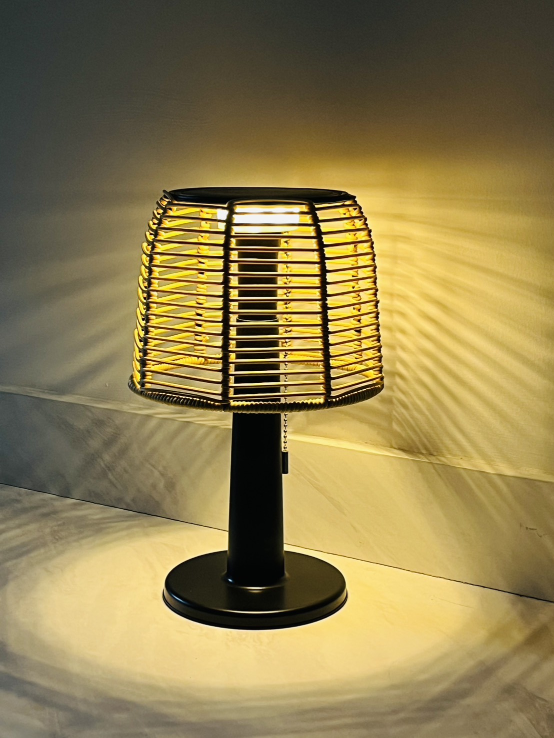 โคมไฟตั้งโต๊ะ โซล่าเซลล์ รุ่น MD-S3002 (แสง : เหลืองวอมไวท์)