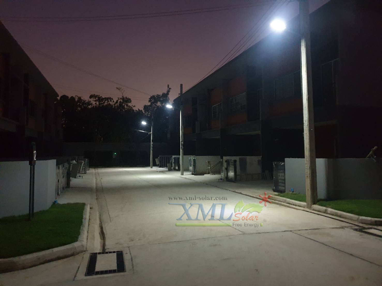 น๊อตยึดเสาไฟฟ้าปูน 8 นิ้ว + เเถม ฟรี น็อตเล็ก 4 ตัว