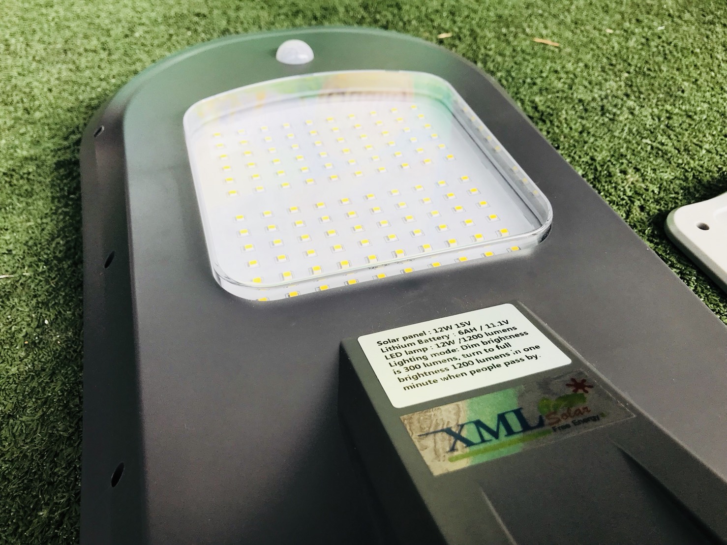 โคมไฟถนนโซล่าเซลล์ สีเทา 1200 lumens+Motion sensor (แสง ขาว )