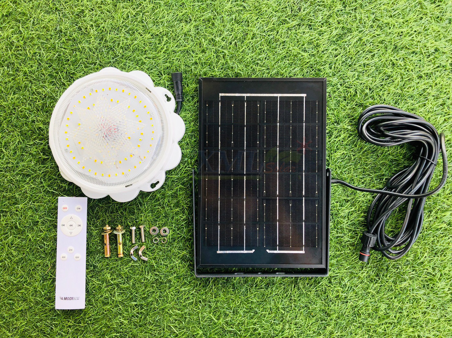 โคมไฟโซล่าเซลล์ ติดเพดาน รุ่น SCL06 (เปิดได้ 3 แสง)