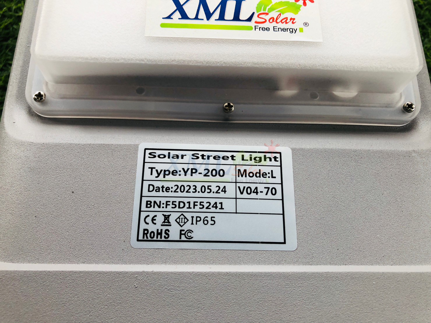 โคมไฟถนนโซล่าเซลล์ Series Y แผงเเยกโคมได้ (12800 Lumens + แผง 200 W) (แสง : ขาว)